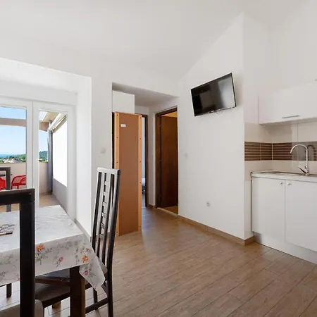 Amazing Apartment In Pirovac With Lake View Appartamento